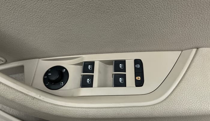 2018 Skoda Superb L&K 1.8 TSI AT, Petrol, Automatic, 28,905 km, Driver Side Door Panels Control