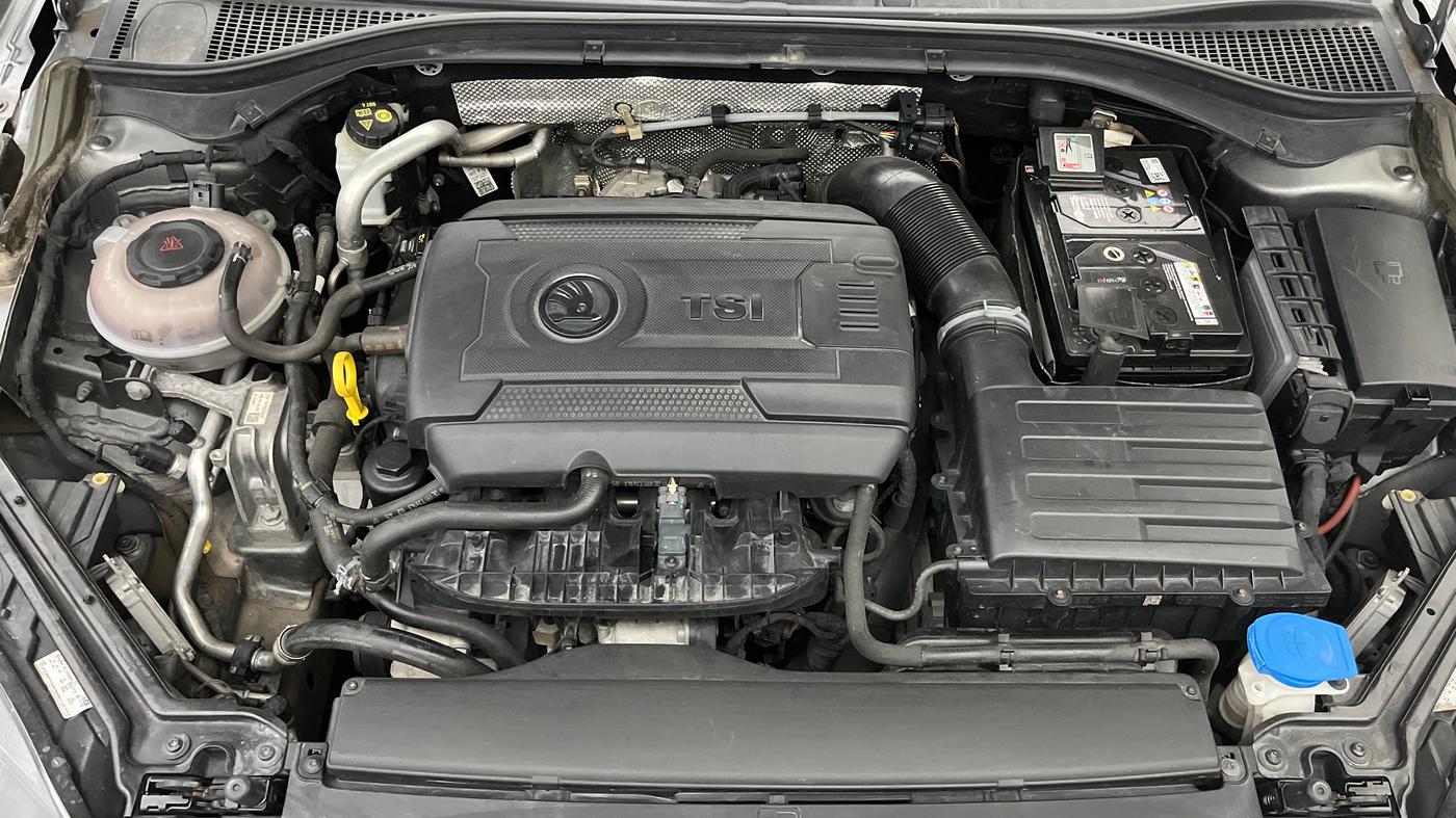 2018 Skoda Superb L&K 1.8 TSI AT, Petrol, Automatic, 28,943 km, Engine View