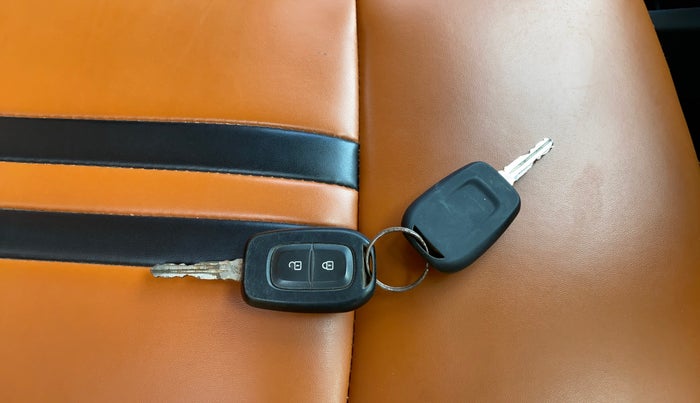 2021 Renault TRIBER RXT, Petrol, Manual, 50,726 km, Key Close Up