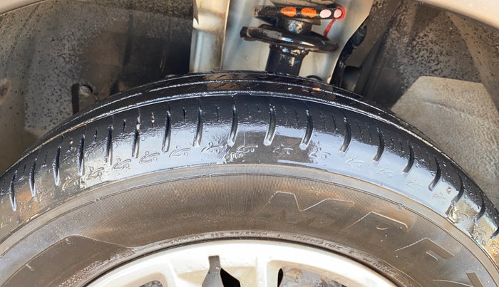 2021 Renault TRIBER RXT, Petrol, Manual, 50,726 km, Right Front Tyre Tread