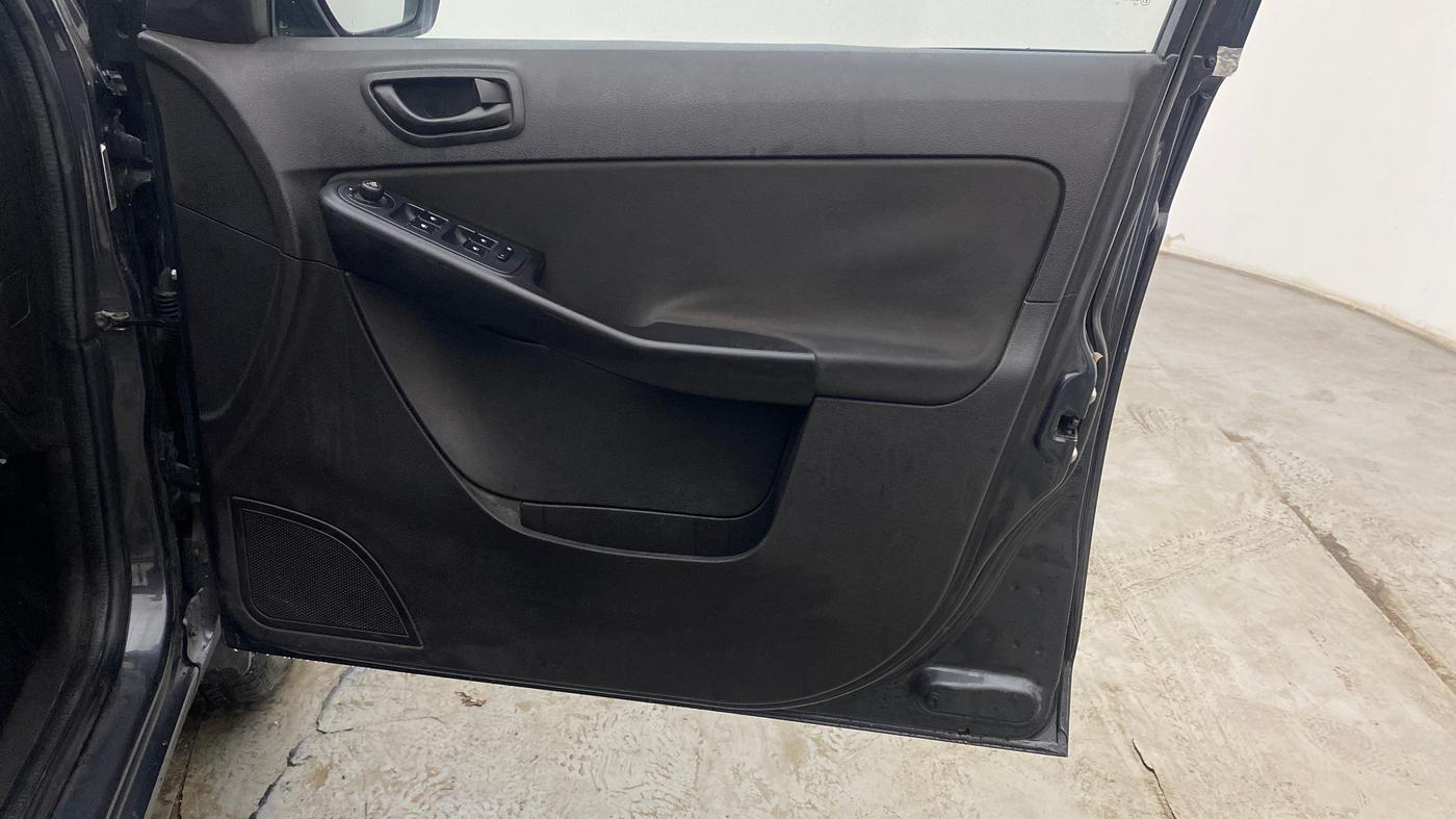 2016 Tata Bolt XM QUADRAJET, Diesel, Manual, 1,49,359 km, Driver Side Door Panels Control