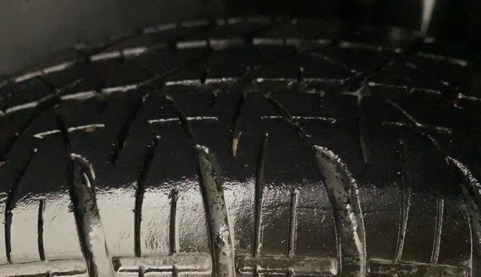 2015 Maruti Swift VXI, Petrol, Manual, 91,580 km, Left Rear Tyre Tread