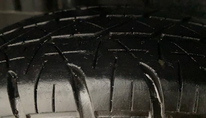 2015 Maruti Swift VXI, Petrol, Manual, 91,580 km, Right Rear Tyre Tread