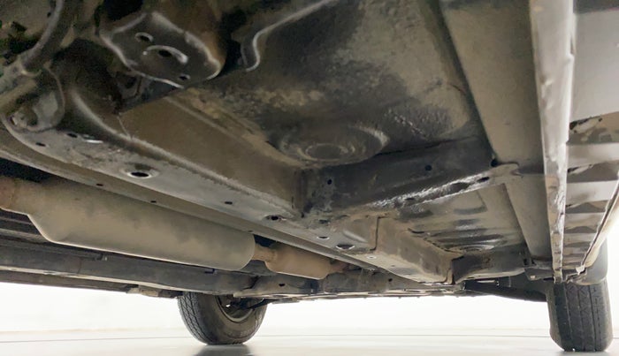 2015 Maruti Swift VXI, Petrol, Manual, 91,580 km, Right Side Underbody