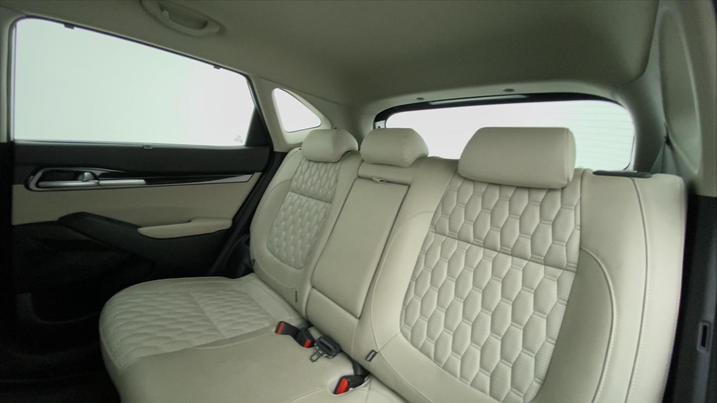 2019 KIA SELTOS HTX 1.5 PETROL MT, Petrol, Manual, 25,817 km, Right Side Rear Door Cabin