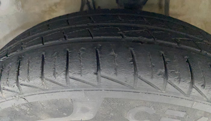 2019 Maruti Alto LXI, Petrol, Manual, 35,479 km, Left Front Tyre Tread