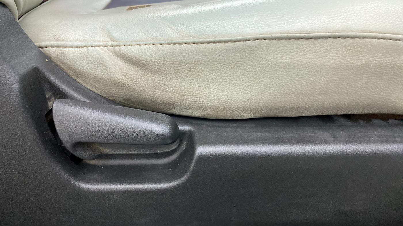 2013 Maruti Wagon R 1.0 VXI, Petrol, Manual, 91,405 km, Driver Side Adjustment Panel