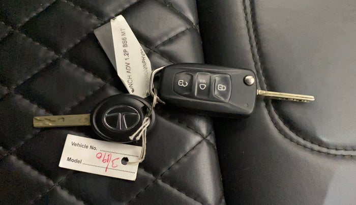 2022 Tata PUNCH ADVENTURE MT, Petrol, Manual, 36,877 km, Key Close Up