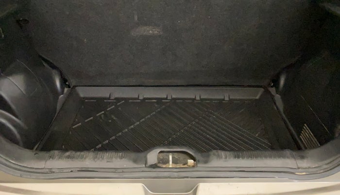 2021 Maruti Swift LXI, Petrol, Manual, 17,277 km, Boot Inside