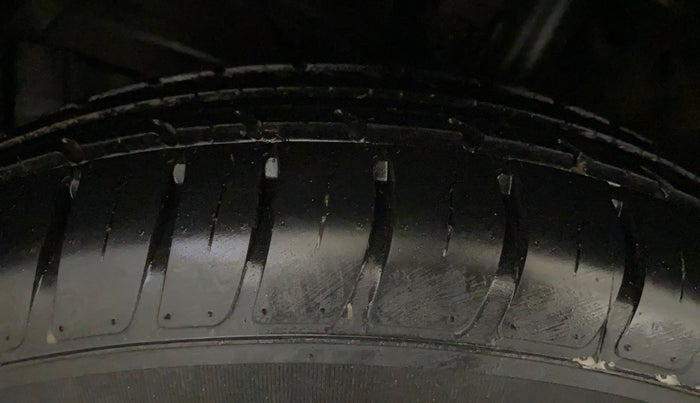 2021 Maruti Swift LXI, Petrol, Manual, 17,277 km, Left Front Tyre Tread