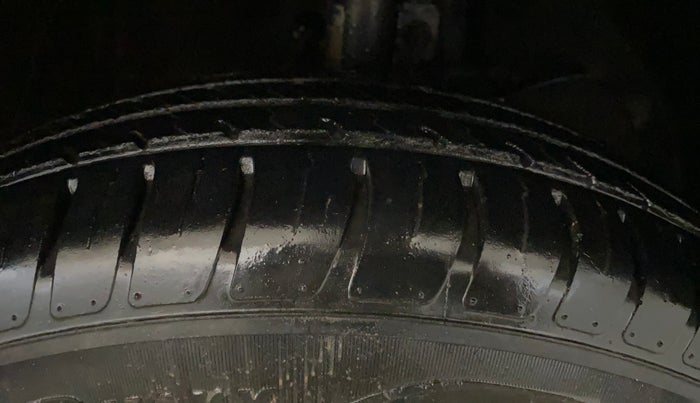 2021 Maruti Swift LXI, Petrol, Manual, 17,277 km, Right Front Tyre Tread