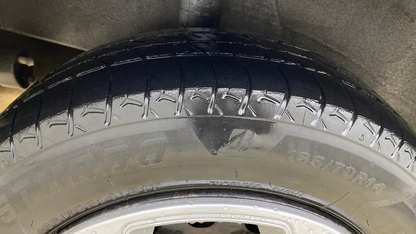 2013 Nissan Micra XV PETROL, Petrol, Manual, 1,01,119 km, Right Rear Tyre Tread