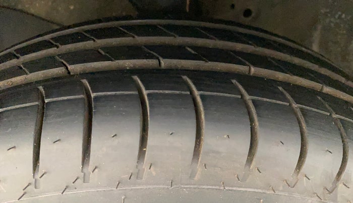 2014 Honda Brio S MT, Petrol, Manual, 87,590 km, Left Front Tyre Tread