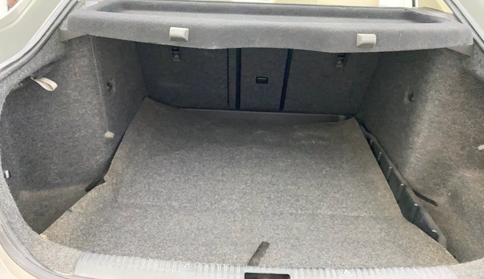 2014 Skoda Octavia AMBITION 1.4 TSI, Petrol, Manual, 65,493 km, Boot Inside