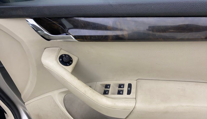 2014 Skoda Octavia AMBITION 1.4 TSI, Petrol, Manual, 65,493 km, Driver Side Door Panels Control