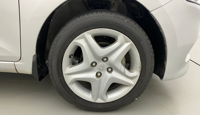 2017 Hyundai Elite i20 ASTA 1.2, Petrol, Manual, 20,448 km, Right Front Wheel