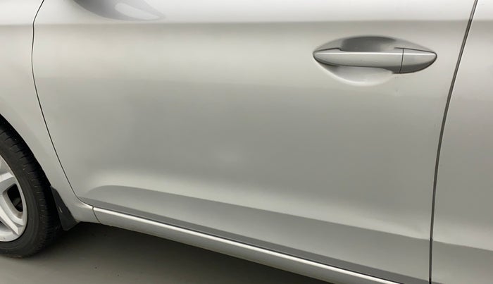 2017 Hyundai Elite i20 ASTA 1.2, Petrol, Manual, 20,448 km, Front passenger door - Minor scratches