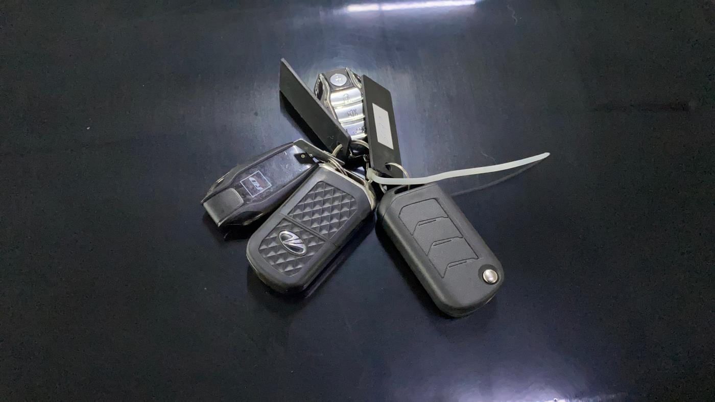 2022 Mahindra XUV300 W4 1.2 PETROL, Petrol, Manual, 80,828 km, Key Close Up