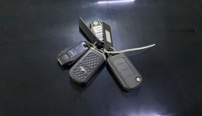 2022 Mahindra XUV300 W4 1.2 PETROL, Petrol, Manual, 80,828 km, Key Close Up
