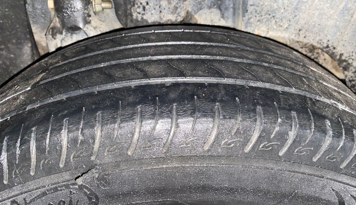 2022 Mahindra XUV300 W4 1.2 PETROL, Petrol, Manual, 80,828 km, Left Rear Tyre Tread