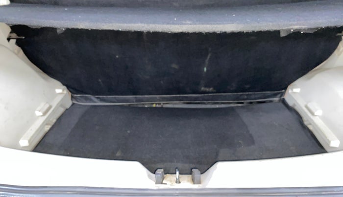 2022 Mahindra XUV300 W4 1.2 PETROL, Petrol, Manual, 80,828 km, Boot Inside