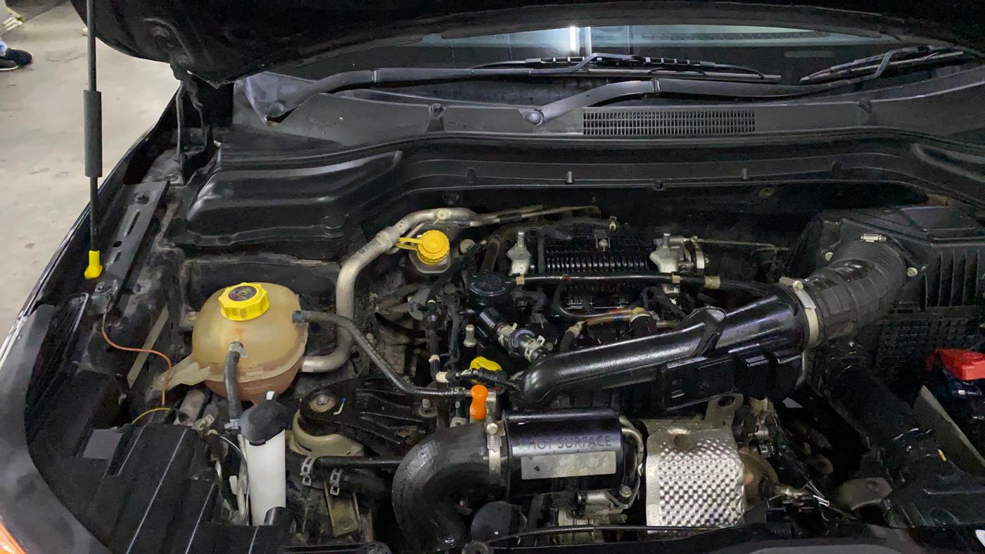 2022 Mahindra XUV300 W4 1.2 PETROL, Petrol, Manual, 80,828 km, Engine View - Right