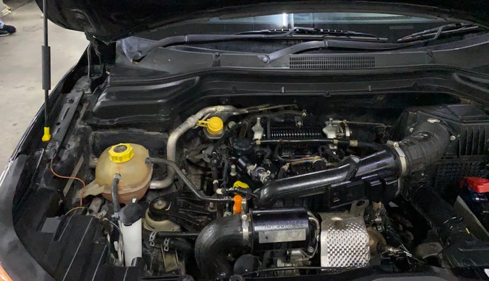 2022 Mahindra XUV300 W4 1.2 PETROL, Petrol, Manual, 80,828 km, Engine View - Right