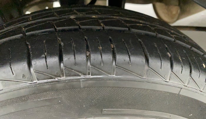 2022 Maruti Alto VXI, Petrol, Manual, 13,180 km, Right Rear Tyre Tread