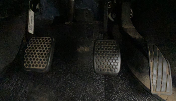 2022 Maruti Alto VXI, Petrol, Manual, 13,180 km, Pedals