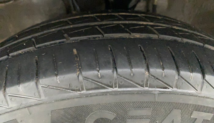 2022 Maruti Alto VXI, Petrol, Manual, 13,180 km, Left Front Tyre Tread