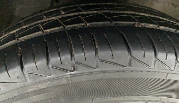 2022 Maruti Alto VXI, Petrol, Manual, 13,180 km, Right Front Tyre Tread