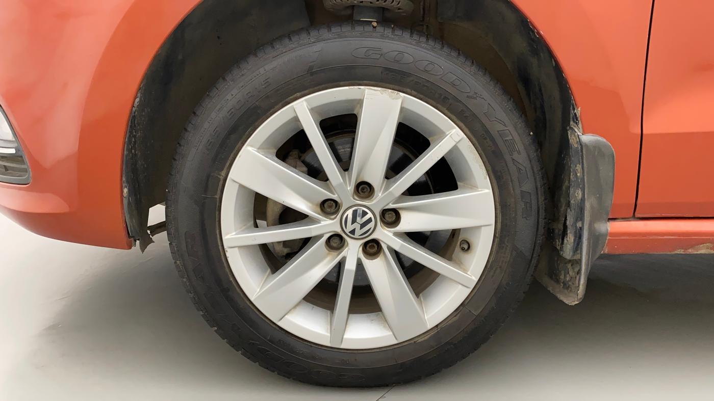 2014 Volkswagen Polo HIGHLINE1.2L, Petrol, Manual, 37,711 km, Left Front Wheel