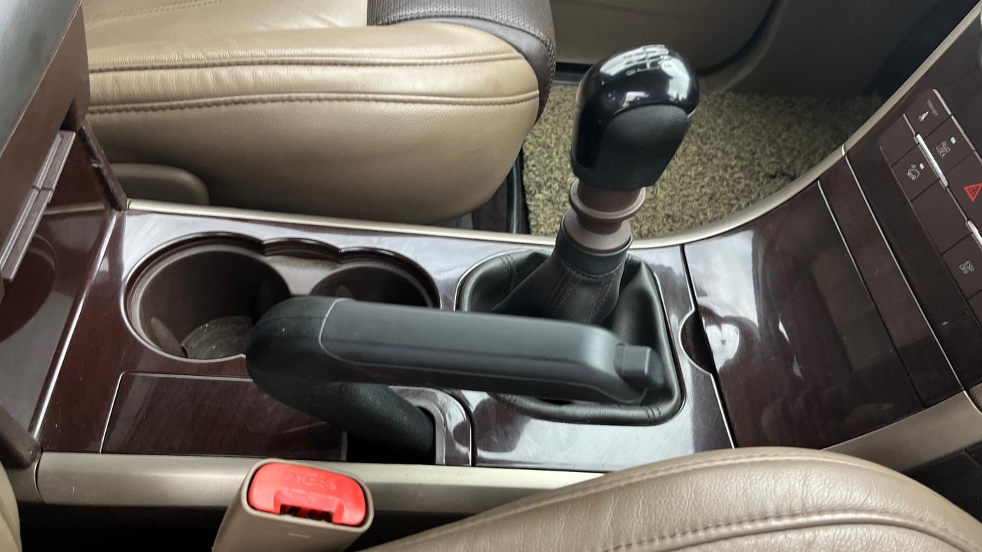2014 Mahindra XUV500 W8 AWD, Diesel, Manual, 79,865 km, Gear Lever