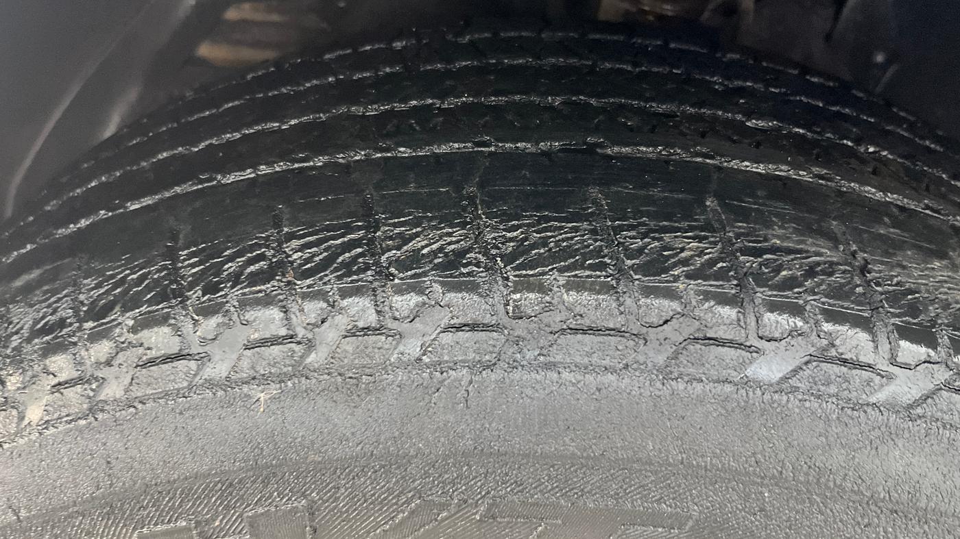 2014 Mahindra XUV500 W8 AWD, Diesel, Manual, 79,865 km, Left Front Tyre Tread