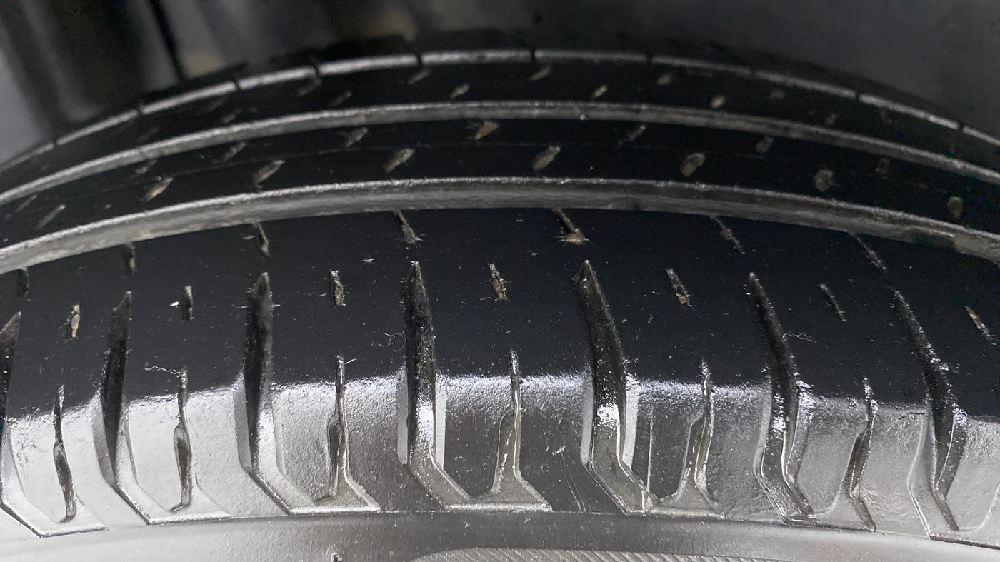 2019 Maruti Dzire VXI, Petrol, Manual, 39,701 km, Right Rear Tyre Tread