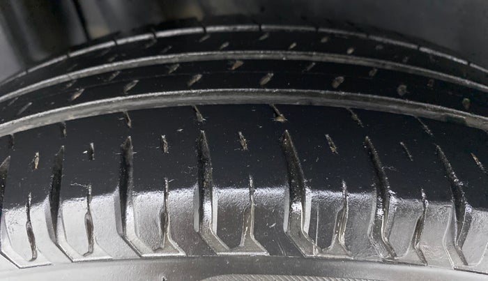 2019 Maruti Dzire VXI, Petrol, Manual, 39,701 km, Right Rear Tyre Tread