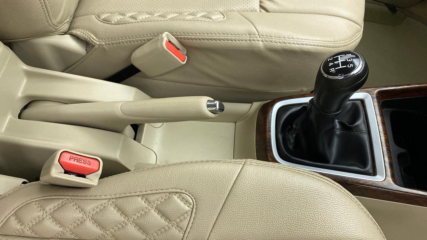 2019 Maruti Dzire VXI, Petrol, Manual, 39,701 km, Gear Lever