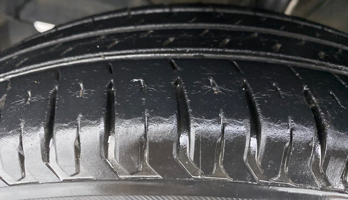 2019 Maruti Dzire VXI, Petrol, Manual, 39,701 km, Left Front Tyre Tread