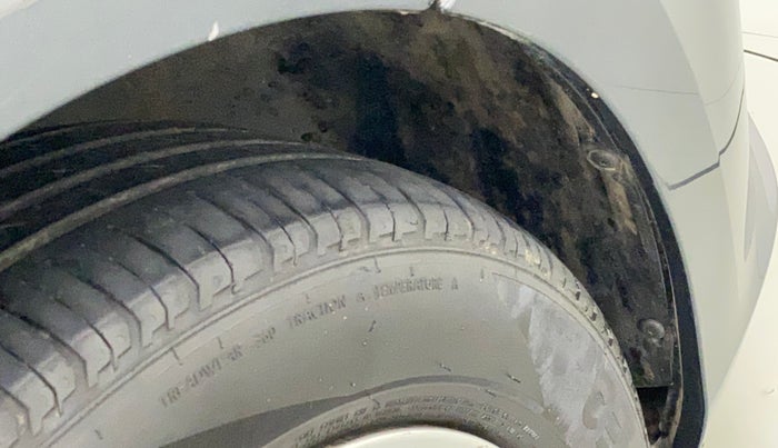 2018 Volkswagen Vento HIGHLINE DIESEL 1.5, Diesel, Manual, 1,06,080 km, Right fender - Lining loose