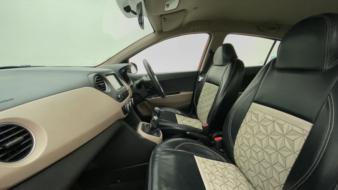 2017 Hyundai Grand i10 SPORTZ (O) 1.2 KAPPA VTVT, Petrol, Manual, 70,972 km, Right Side Front Door Cabin