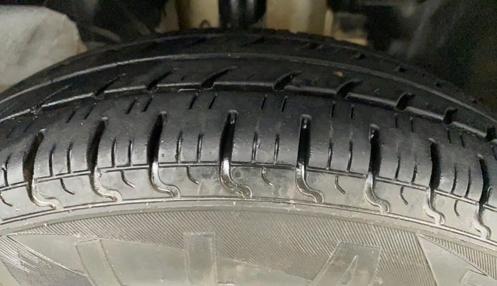 2019 Renault Kwid RXL, Petrol, Manual, 32,860 km, Right Front Tyre Tread