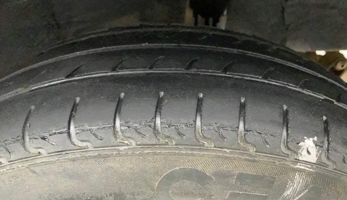 2019 Renault Kwid RXL, Petrol, Manual, 32,860 km, Left Rear Tyre Tread