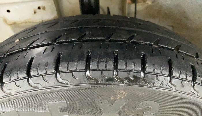2019 Renault Kwid RXL, Petrol, Manual, 32,860 km, Left Front Tyre Tread