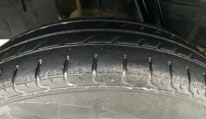 2019 Renault Kwid RXL, Petrol, Manual, 32,860 km, Right Rear Tyre Tread