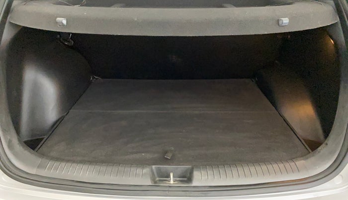 2016 Hyundai Creta  SX 1.6 Petrol , Petrol, Manual, 85,737 km, Boot Inside