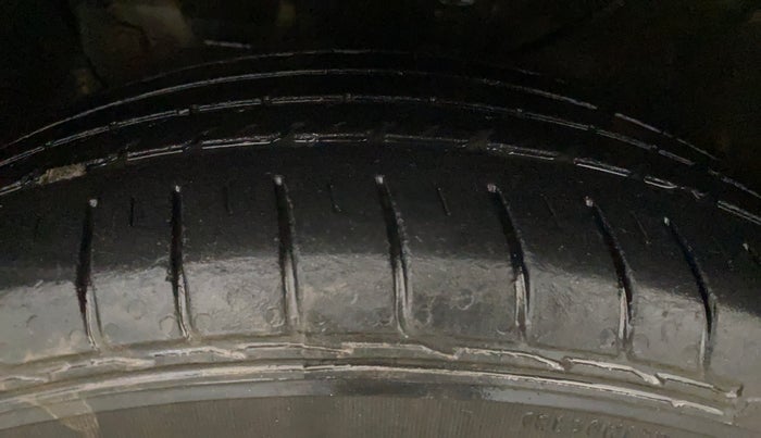 2016 Hyundai Creta  SX 1.6 Petrol , Petrol, Manual, 85,737 km, Left Front Tyre Tread