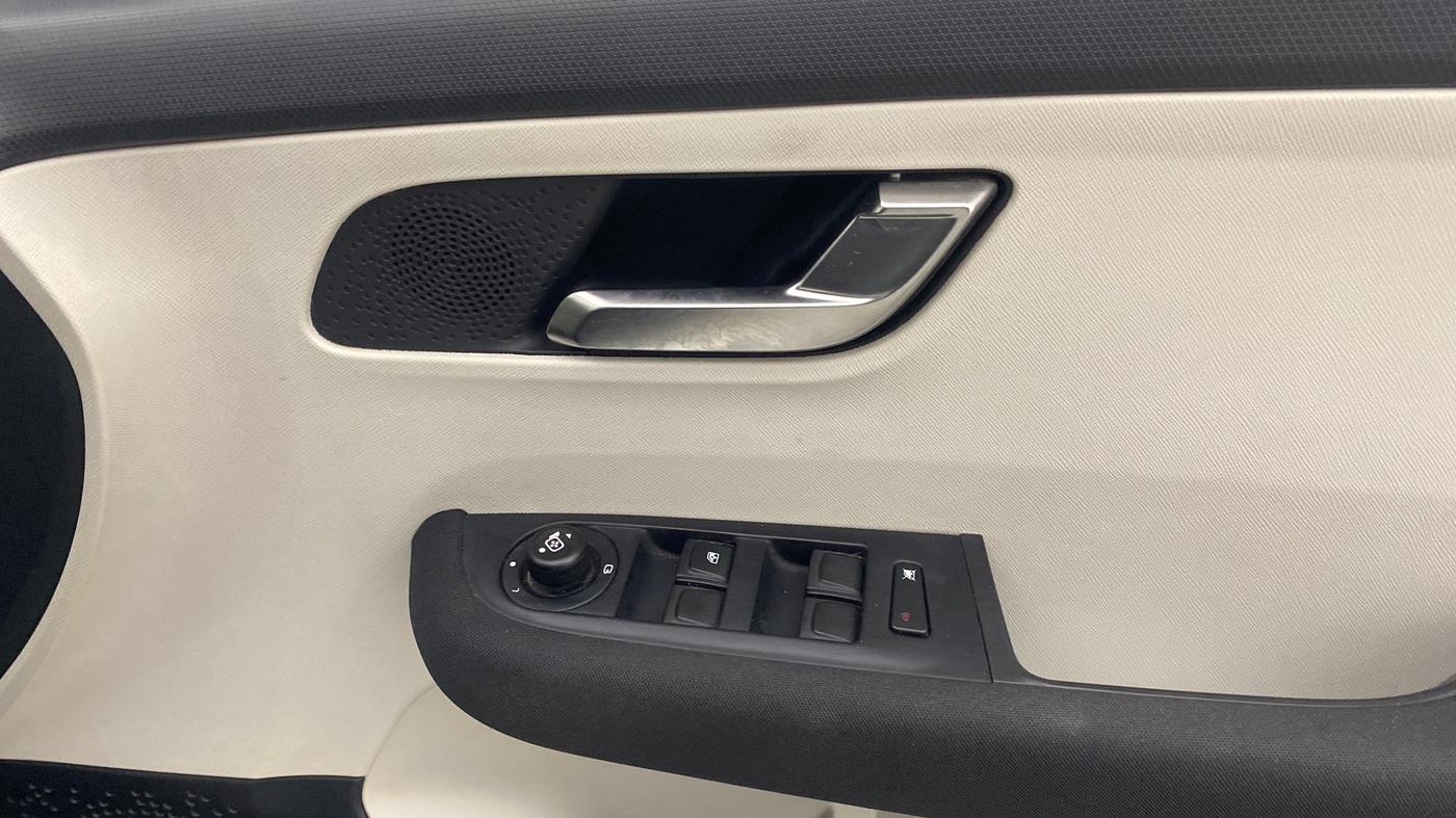 2021 Tata ALTROZ XZ PLUS DIESEL, Diesel, Manual, 47,791 km, Driver Side Door Panels Control