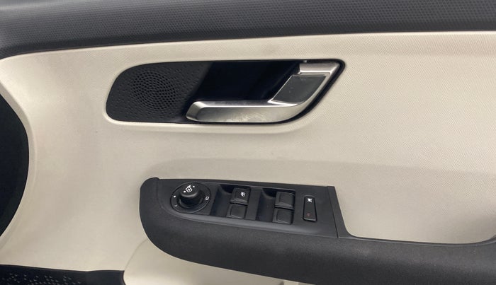 2021 Tata ALTROZ XZ PLUS DIESEL, Diesel, Manual, 48,136 km, Driver Side Door Panels Control