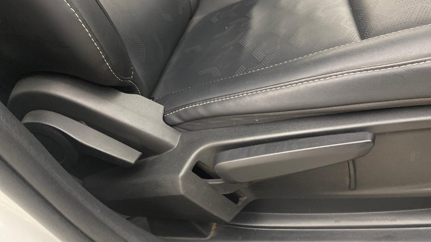 2021 Tata ALTROZ XZ PLUS DIESEL, Diesel, Manual, 47,791 km, Driver Side Adjustment Panel