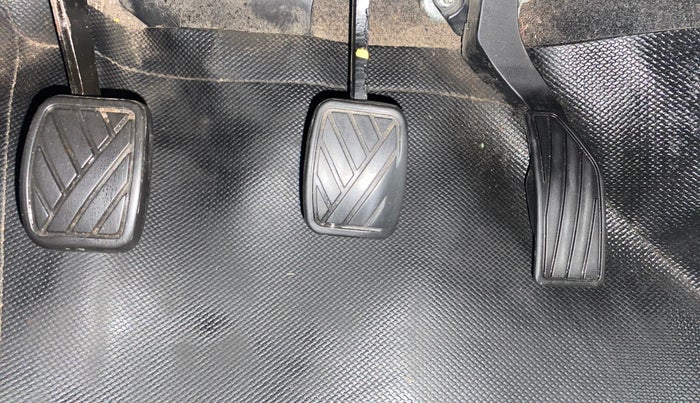 2014 Maruti Swift VXI, Petrol, Manual, 67,839 km, Pedals